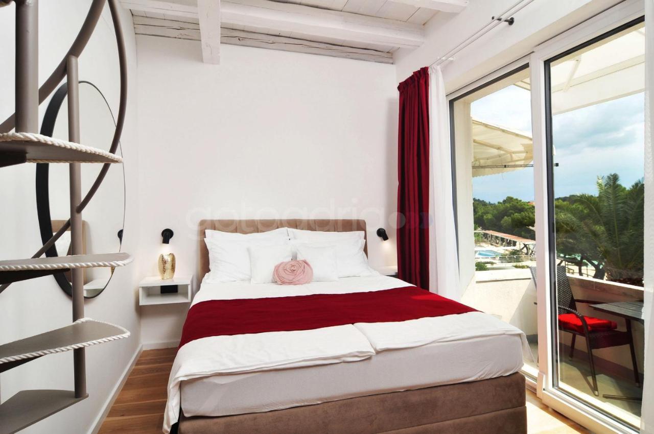 Beachfront Deluxe B&B Makarska Bagian luar foto