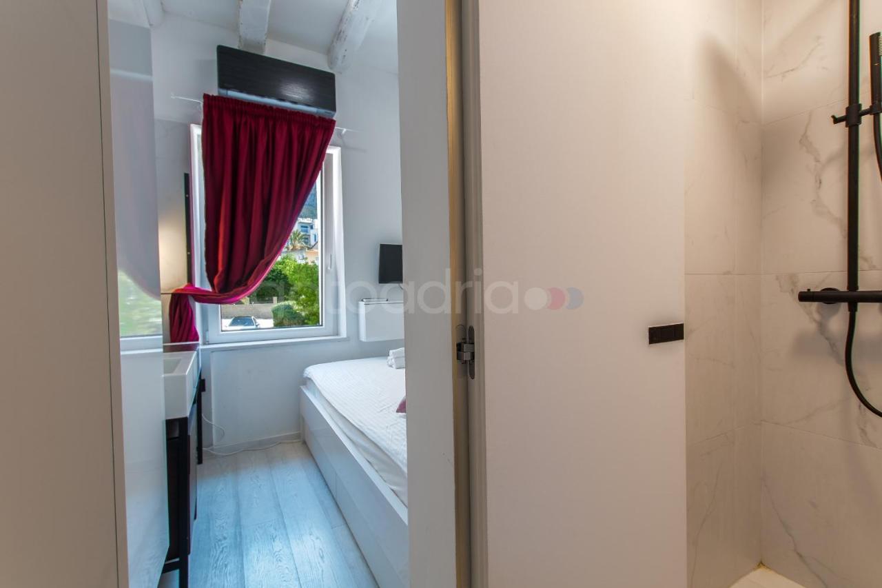 Beachfront Deluxe B&B Makarska Bagian luar foto