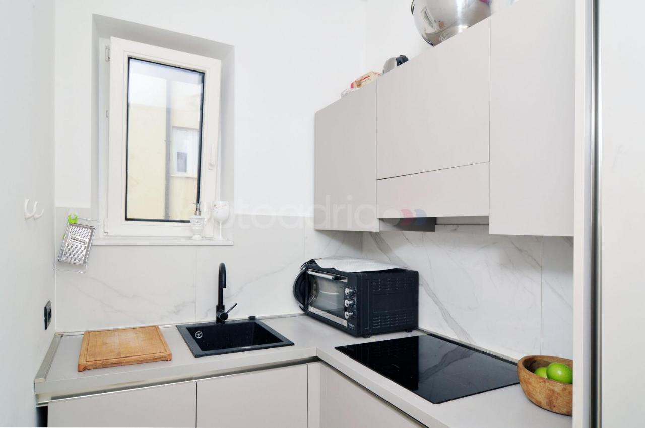 Beachfront Deluxe B&B Makarska Bagian luar foto