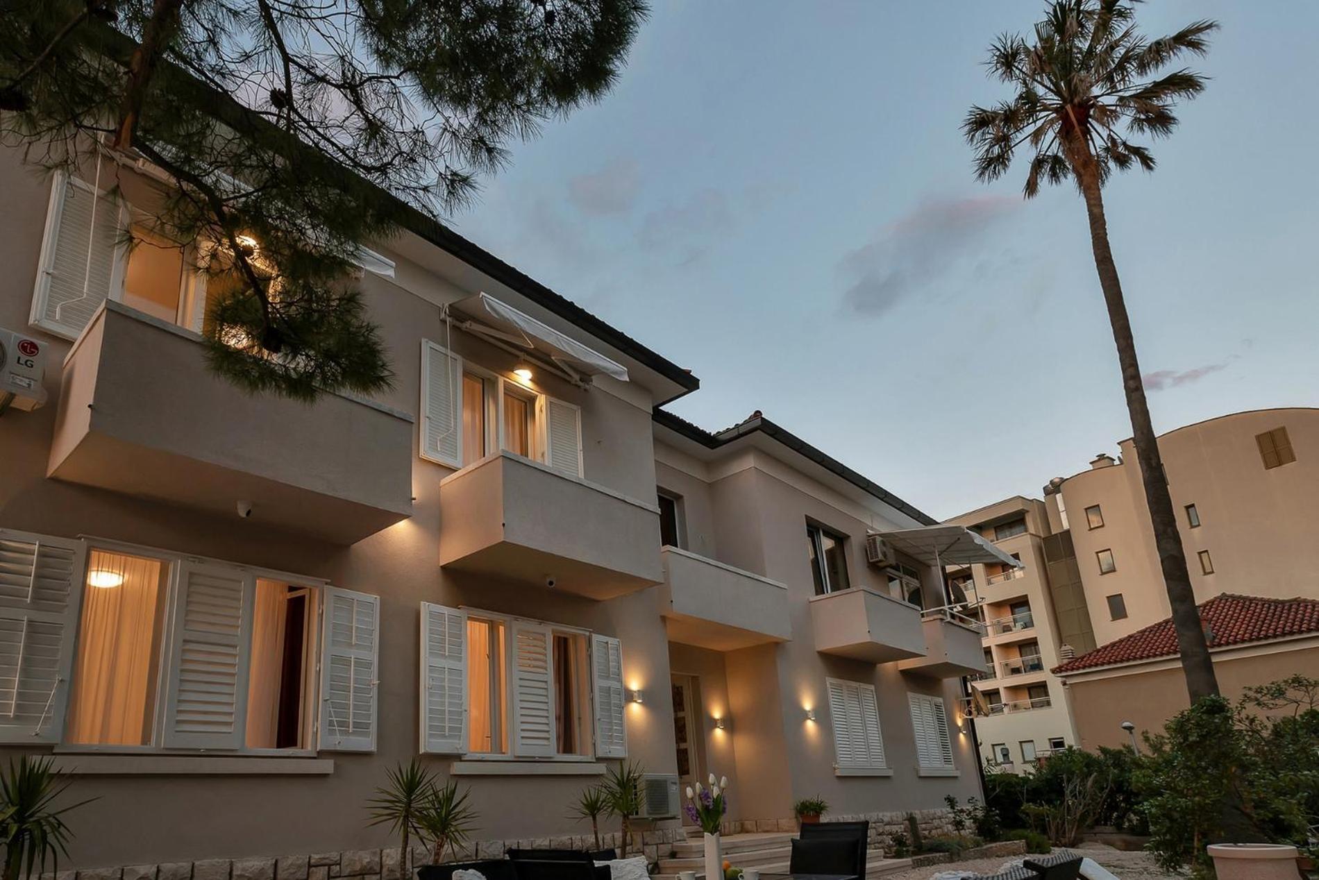 Beachfront Deluxe B&B Makarska Bagian luar foto